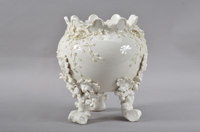 Lot 211 - A 20th century Belleek pottery comport
