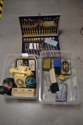 Lot 354 - A collection of assorted items
