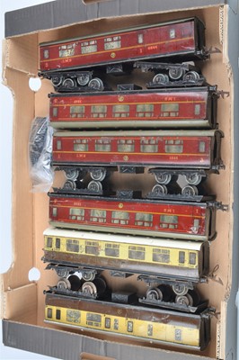 Lot 29 - Hornby 0 Gauge No2 Corridor Coaches (7)