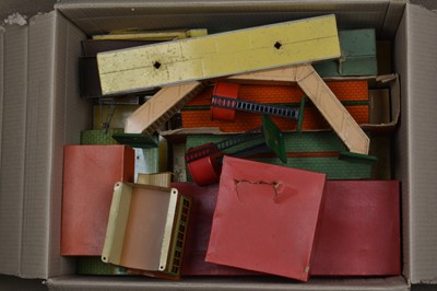 Lot 47 - Hornby 0 Gauge Post-war Scenic Accessories (13)