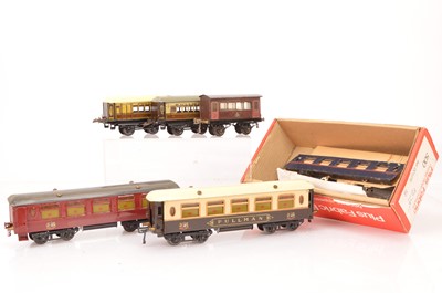 Lot 84 - An assortment of Hornby 0 Gauge Coaching Stock (6)
