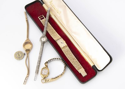 Lot 4 - A ladies 9ct gold wristwatch