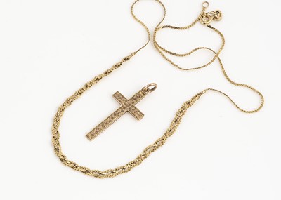 Lot 22 - A 9ct gold cross pendant