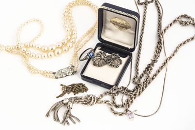 Lot 23 - A knotted silver necklace