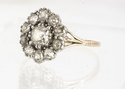 Lot 43 - An old cut diamond cluster ring