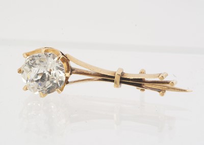 Lot 59 - A late 19th Century paste set and yellow metal comet brooch