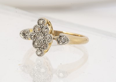 Lot 69 - An 18ct gold early 20th Century diamond set posy ring