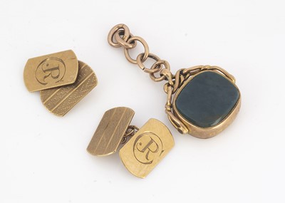 Lot 96 - A pair of 9ct gold chain link cufflinks