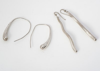 Lot 187 - A pair of  late 20th century silver earrings by Ian David Young for Jean Muir