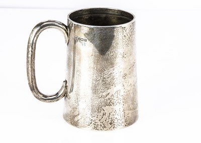 Lot 334 - An Edwardian silver one pint silver tankard by James Deakin & Sons