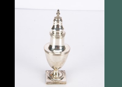 Lot 348 - An Edwardian silver sugar sifter by HA
