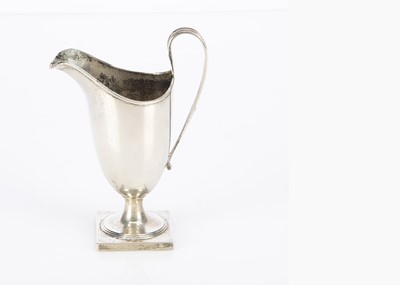 Lot 377 - An Edwardian silver cream jug