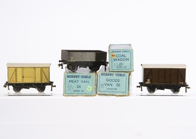 Lot 344 - Hornby-Dublo 00 Gauge 3-Rail early post-war SR wagons