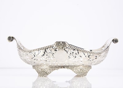Lot 451 - A good quality Edward VII silver bread basket by George Nathan & Ridley Hayes