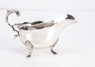 Lot 464 - An Edwardian silver sauce boat by HA