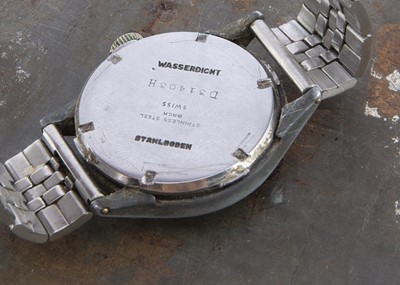 Lot 112 - A WWII period Phenix military style wristwatch