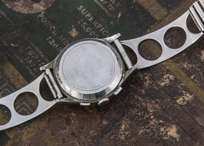 Lot 124 - A c1960s Onix chromed manual wind wristwatch