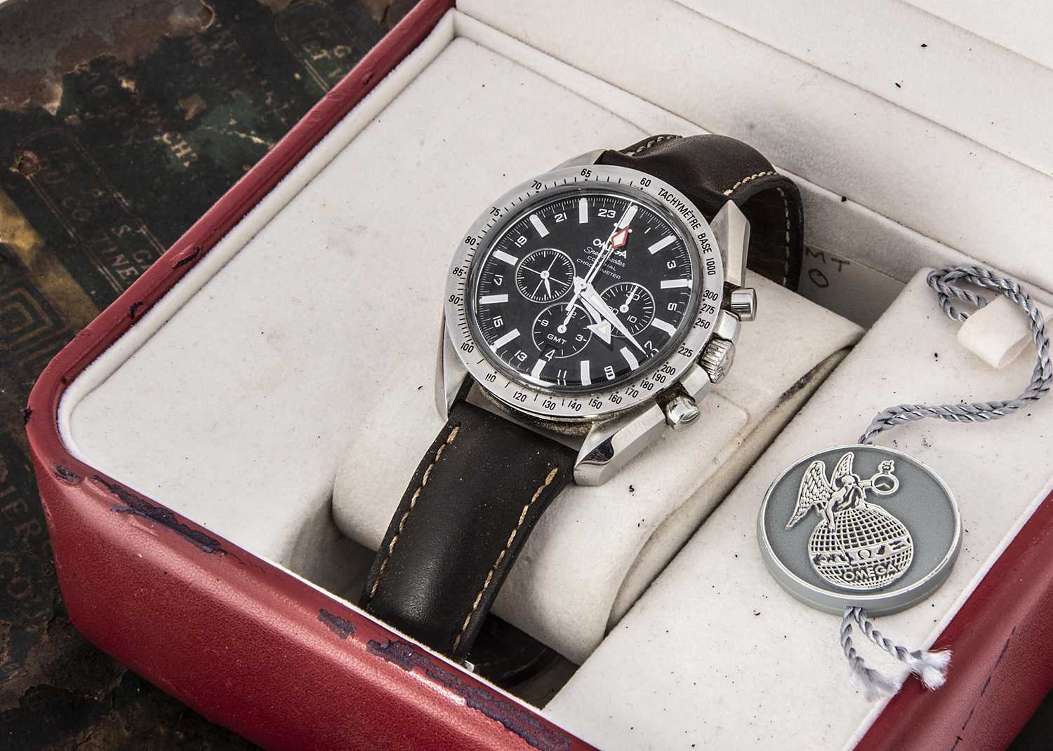 Lot 157 - IMPORTANT ANNOUNCEMENT: PLEASE NOTE THIS IS A SPEEDMASTER: A modern Omega GMT Seamaster Co-Axial Chronometer automatic stainless steel wristwatch