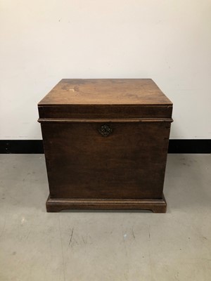 Lot 14 - A 19th century mahogany cellarette
