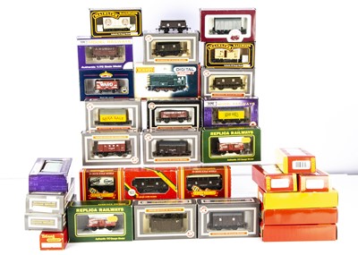 Lot 559 - Hornby Diesel Locomotive and Dapol Mainline and Bachmann 00 Gauge Rolling stock