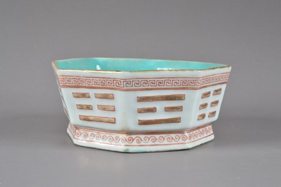 Lot 277 - A Chinese octagonal bowl