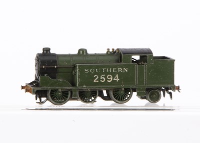 Lot 272 - Hornby-Dublo 00 Gauge Southern green 2594 0-6-2T