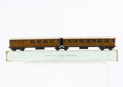 Lot 277 - Hornby-Dublo pre-war 00 Gauge 3-Rail D252 LNER 2-Coach Articulated Unit
