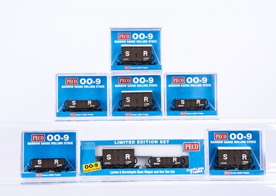 Lot 116 - Peco 00-9 Southern Railway Goods Wagons