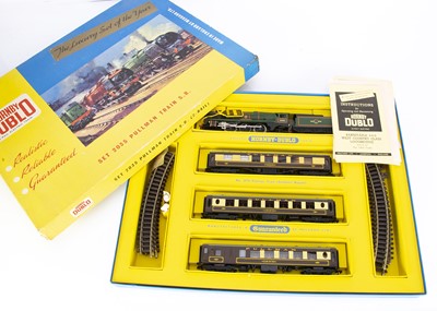 Lot 301 - Hornby-Dublo 00 Gauge 2-Rail 2035 Pullman Train Set SR
