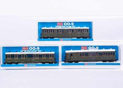 Lot 110 - Peco 00-9 Gauge SR Olive Green Coaches