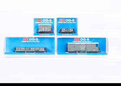 Lot 112 - Peco 00-9 Gauge Lynton & Barnstaple Goods Wagons