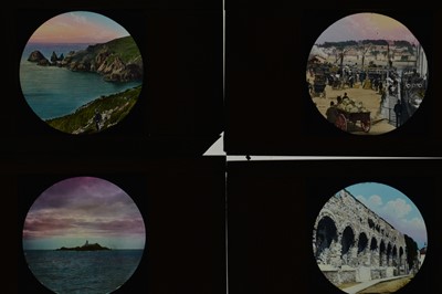 Lot 41 - The Noakes 'Quad' Magic Lantern or Noakesoscope (Special Auction Services wishes to extend its gratitude to Dr Richard Crangle for the following lot description and analysis)