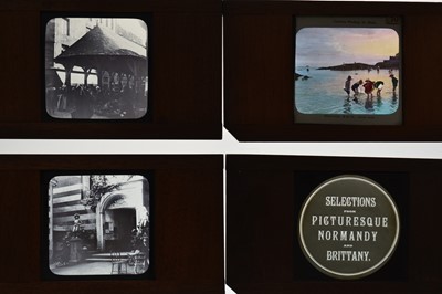 Lot 41 - The Noakes 'Quad' Magic Lantern or Noakesoscope (Special Auction Services wishes to extend its gratitude to Dr Richard Crangle for the following lot description and analysis)