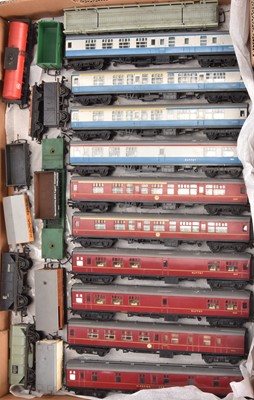 Lot 148 - Tri-ang and Hornby Dublo 00 Gauge Coaches and Goods Rolling Stock