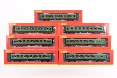 Lot 198 - Hornby 00 Gauge Southern and BR Maunsell coaches