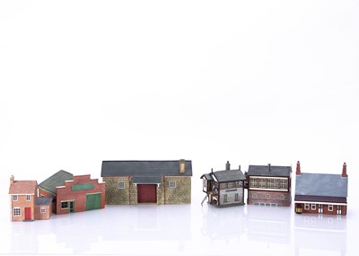 Lot 221 - Hornby 00 Gauge Skaledale and other Railway buildings and accessories