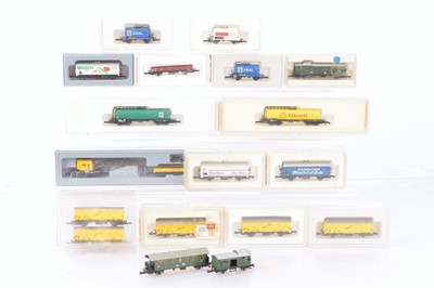 Lot 5 - Marklin Mini Club Z Gauge Crane Freight Stock and Four Wheeled Coaches (19)