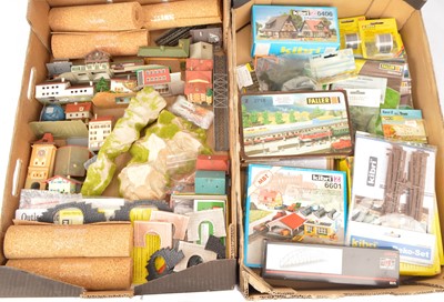 Lot 8 - Z Gauge Trackside Kits and Accessories Unmade and Constructed (qty in two boxes)