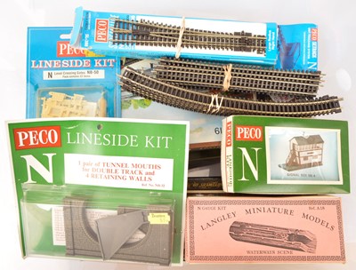 Lot 36 - N Gauge Track and Trackside Accessories (Qty)