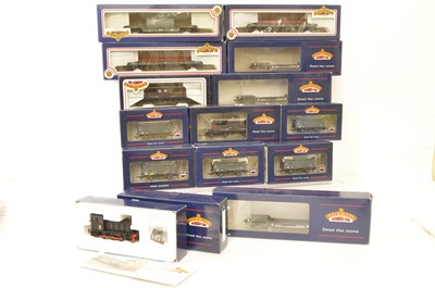Lot 197 - Bachmann OO Gauge Diesel Locomotive and Goods Wagons (14)