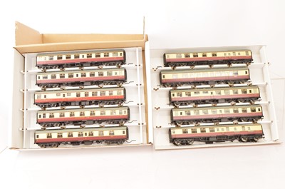 Lot 218 - Bachmann 00 Gauge BR Mk1 maroon and custard Coaches (10)