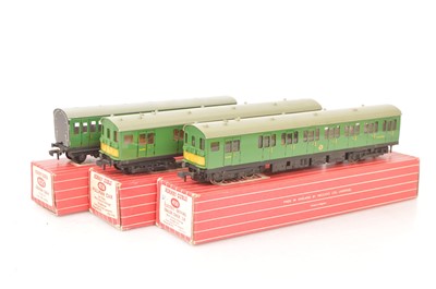 Lot 224 - Hornby-Dublo 00 Gauge 2-Rail 2-Car BR green EMU and Short Suburban Coach (3)