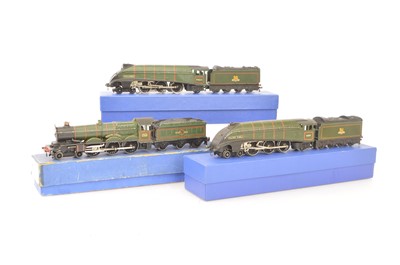 Lot 239 - Hornby-Dublo 00 Gauge 3-Rail BR green Steam Locomotives and Tenders (3)