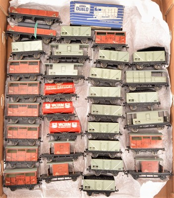 Lot 253 - Hornby-Dublo 00 Gauge 3-Rail BR Goods Rolling Stock (33)