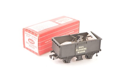 Lot 278 - Rare Hornby-Dublo 00 Gauge 2-Rail 4654 Rail Cleaning Wagon