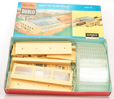 Lot 288 - Hornby-Dublo 00 Gauge 2-Rail 5083 Terminal or Through Station Composite Kit