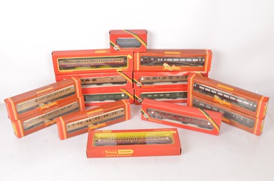 Lot 483 - Hornby 00 gauge coaches in original boxes (14)