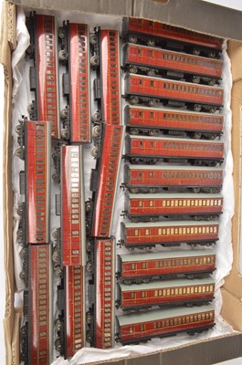 Lot 517 - Hornby-Dublo 00 Gauge 3-Rail unboxed D14 maroon Suburban Coaches (20)