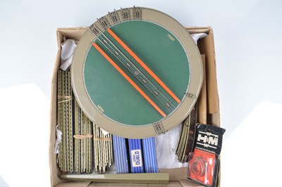 Lot 556 - Hornby-Dublo 00 Gauge 3-Rail Track including Turntable