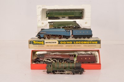 Lot 557 - Hornby-Dublo and Wrenn 00 Gauge Locomotives (5)